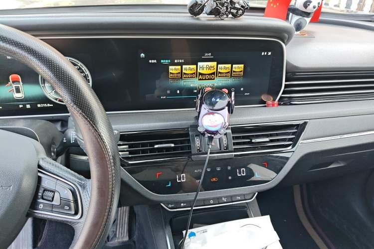 Used Hongqi HS5 2019 2.0T Smart Connect Flagship Edition Audio And AC Panel