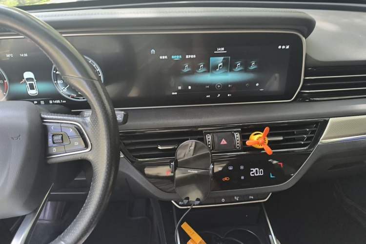 Used Hongqi HS5 2019 2.0T Smart Connect Flagship Edition Audio And AC Panel