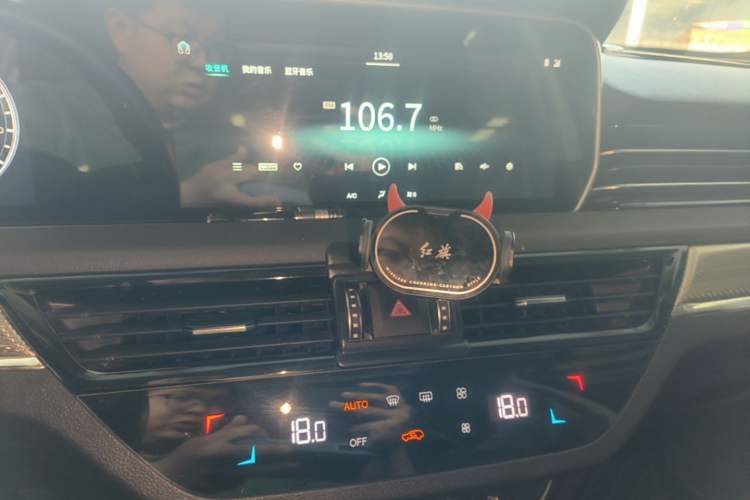 Used Hongqi HS5 2019 2.0T Smart Connect Flagship Edition Audio And AC Panel