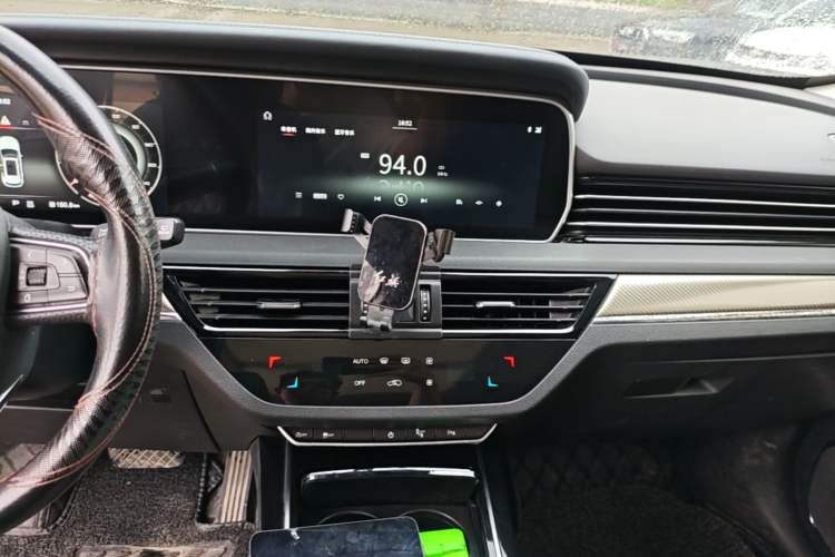 Used Hongqi HS5 2019 2.0T Smart Connect Flagship Edition Audio And AC Panel