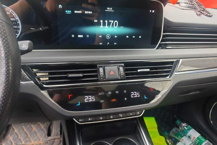 Used Hongqi HS5 2019 2.0T Smart Connect Flagship Edition Audio And AC Panel