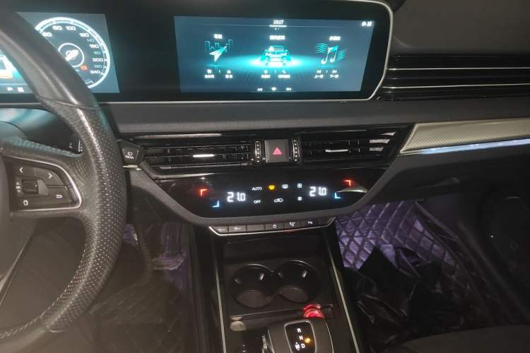 Used Hongqi HS5 2019 2.0T Smart Connect Flagship Edition Audio And AC Panel