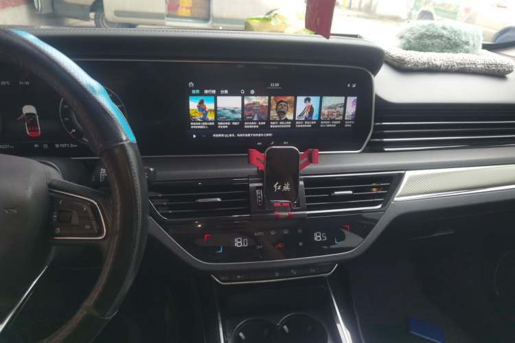 Used Hongqi HS5 2019 2.0T Smart Connect Flagship Edition Audio And AC Panel