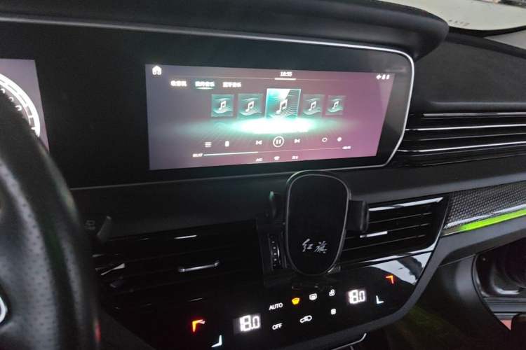 Used Hongqi HS5 2019 2.0T Smart Connect Flagship Edition Audio And AC Panel