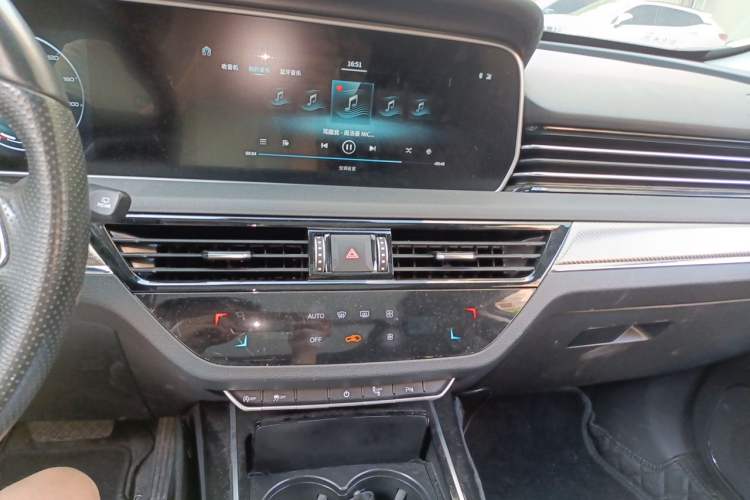 Used Hongqi HS5 2019 2.0T Smart Connect Flagship Edition Audio And AC Panel