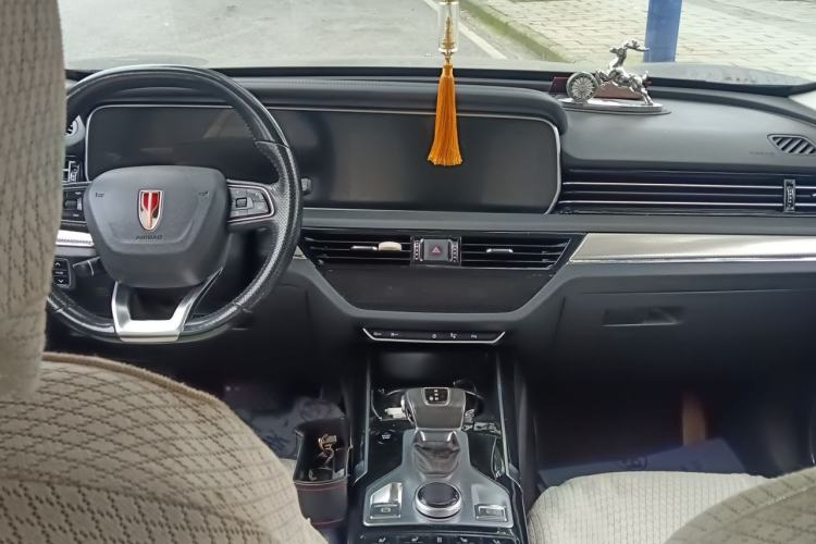 Used Hongqi HS5 2019 2.0T Smart Connect Flagship All-Wheel-Drive Version Center Console
