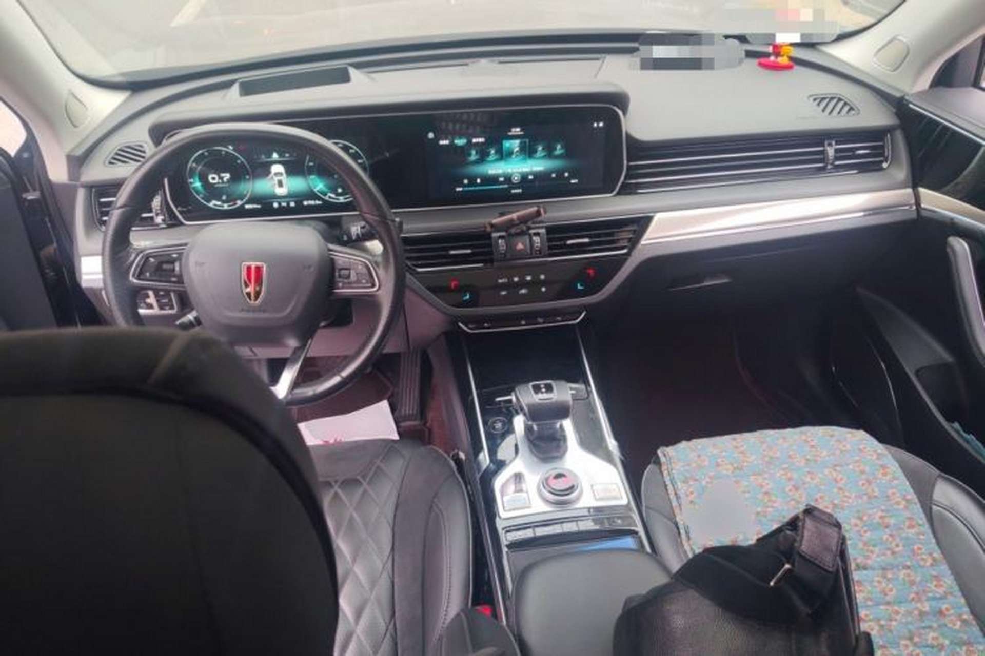 Used Hongqi HS5 2019 2.0T Smart Connect Flagship All-Wheel-Drive Version Center Console