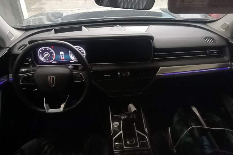 Used Hongqi HS5 2019 2.0T Smart Connect Flagship All-Wheel-Drive Version Center Console