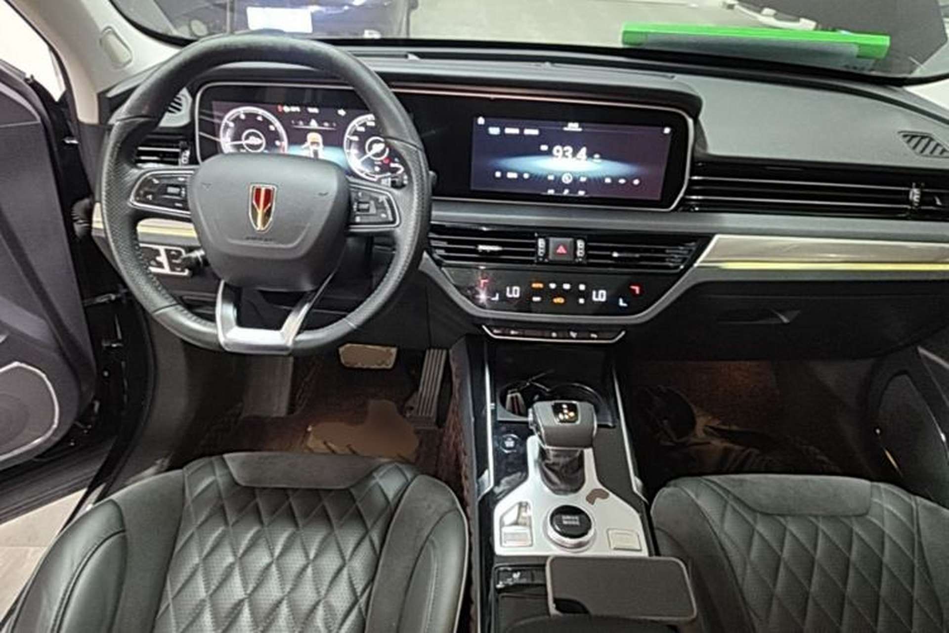 Used Hongqi HS5 2019 2.0T Smart Connect Flagship All-Wheel-Drive Version Center Console