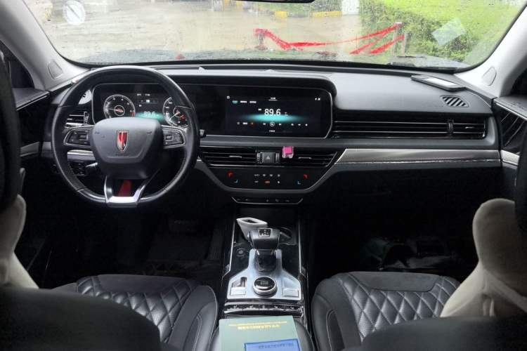Used Hongqi HS5 2019 2.0T Smart Connect Flagship All-Wheel-Drive Version Center Console