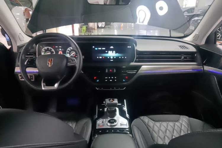 Used Hongqi HS5 2019 2.0T Smart Connect Flagship All-Wheel-Drive Version Center Console