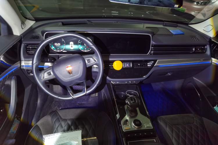 Used Hongqi HS5 2019 2.0T Smart Connect Flagship All-Wheel-Drive Version Center Console