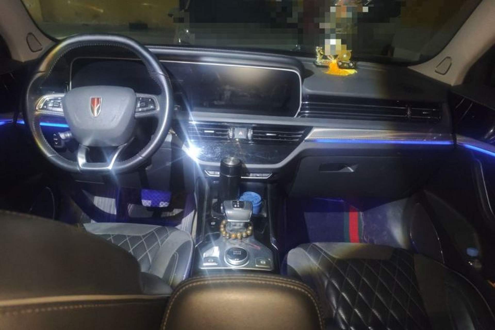 Used Hongqi HS5 2019 2.0T Smart Connect Flagship All-Wheel-Drive Version Center Console
