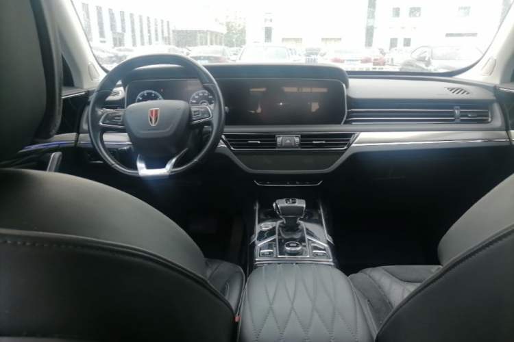 Used Hongqi HS5 2019 2.0T Smart Connect Flagship All-Wheel-Drive Version Center Console