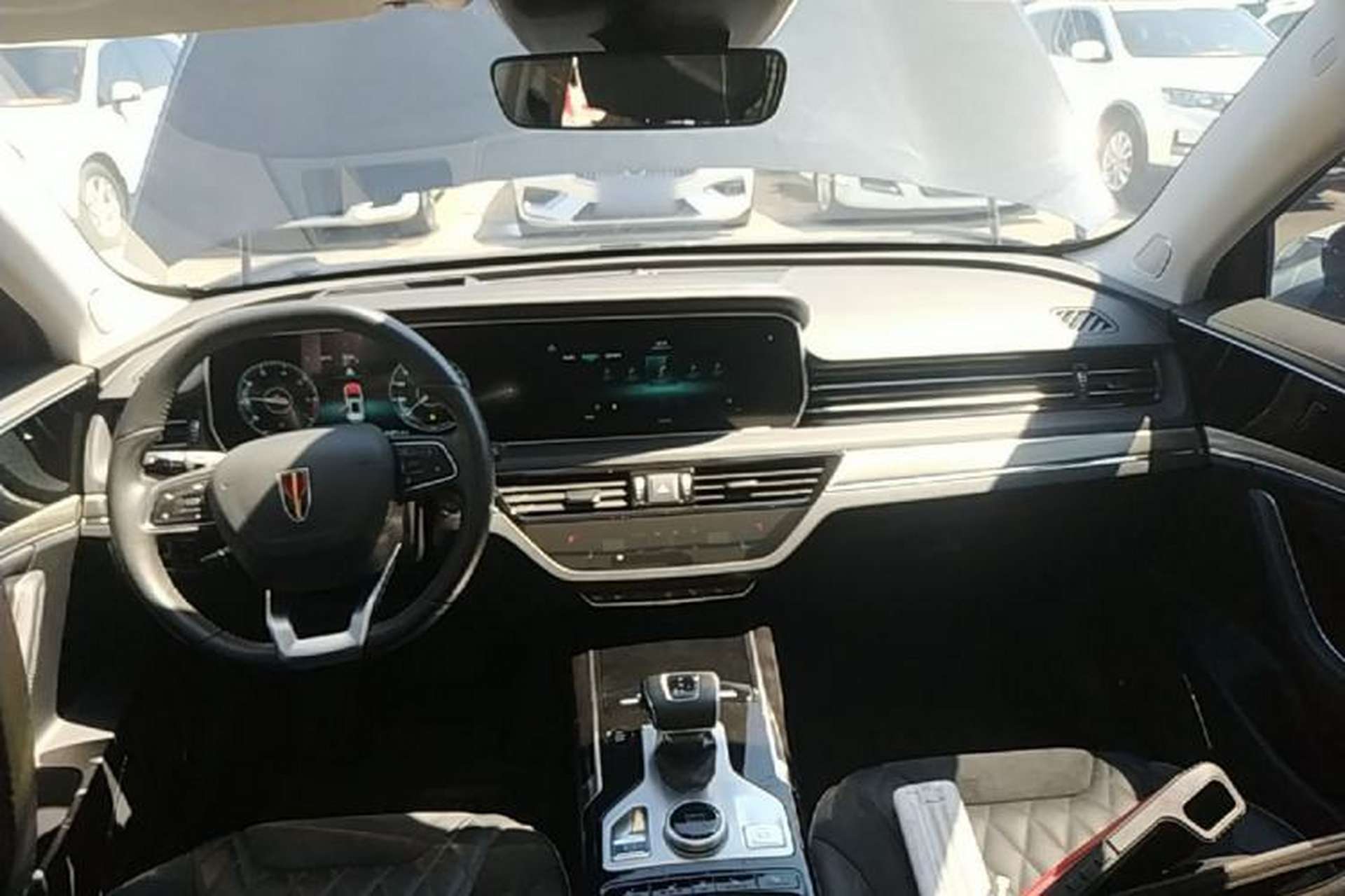 Used Hongqi HS5 2019 2.0T Smart Connect Flagship All-Wheel-Drive Version Center Console