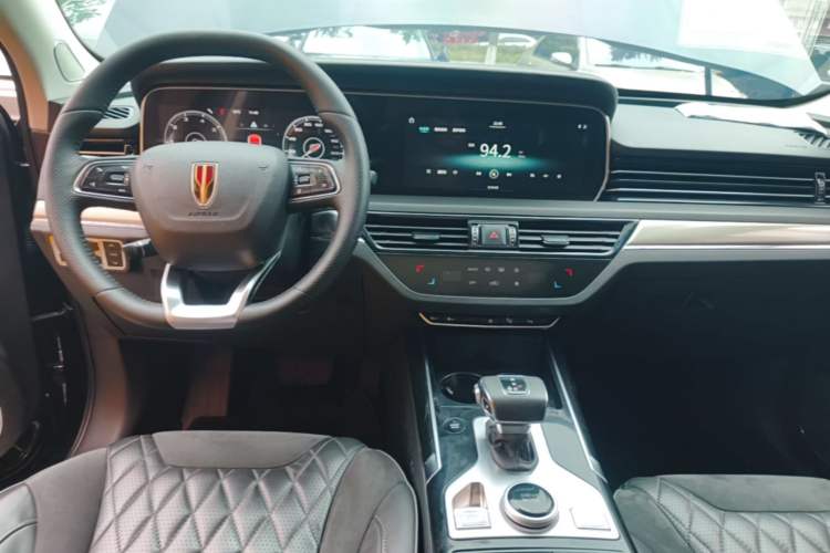 Used Hongqi HS5 2019 2.0T Smart Connect Flagship All-Wheel-Drive Version Center Console