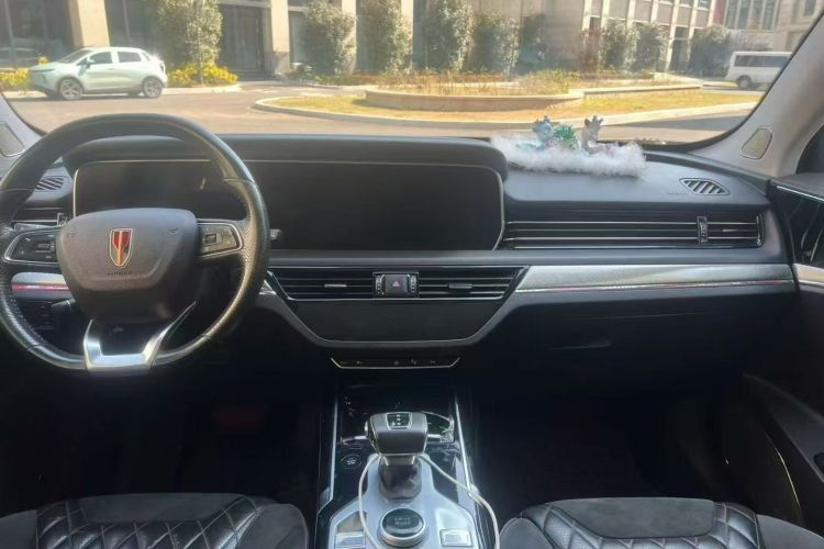 Used Hongqi HS5 2019 2.0T Smart Connect Flagship All-Wheel-Drive Version Center Console