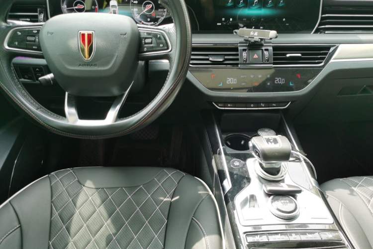 Used Hongqi HS5 2019 2.0T Smart Connect Flagship All-Wheel-Drive Version Center Console