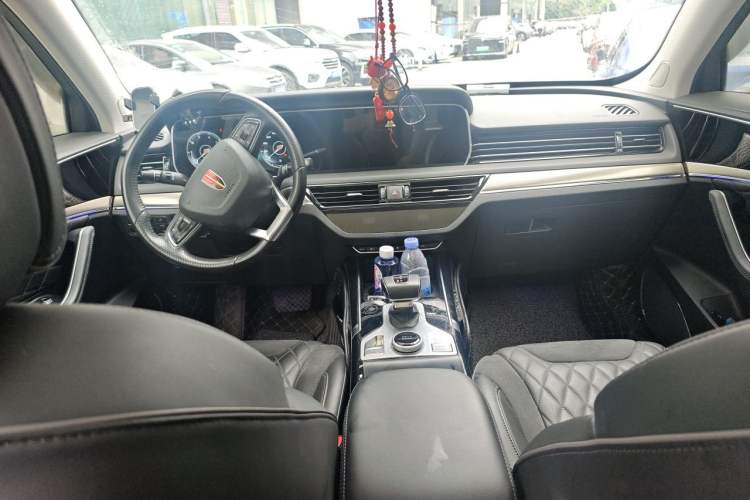 Used Hongqi HS5 2019 2.0T Smart Connect Flagship All-Wheel-Drive Version Center Console