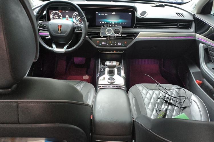 Used Hongqi HS5 2019 2.0T Smart Connect Flagship All-Wheel-Drive Version Center Console