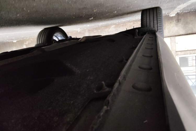 Used Hongqi HS5 2019 2.0T Smart Connect Flagship All-Wheel-Drive Version Chassis Front Right