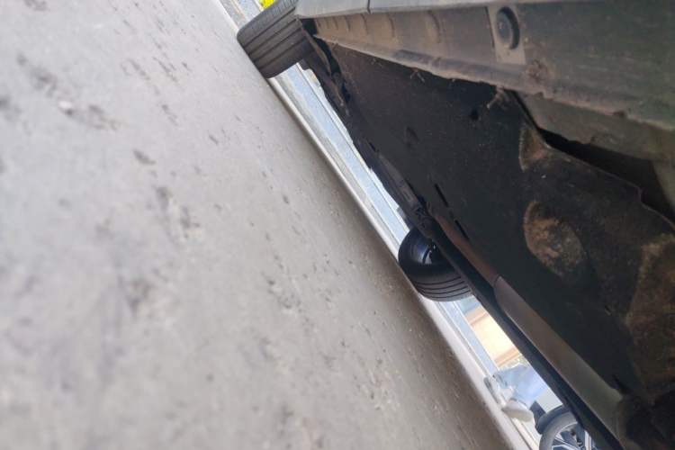 Used Hongqi HS5 2019 2.0T Smart Connect Flagship All-Wheel-Drive Version Chassis Rear Left