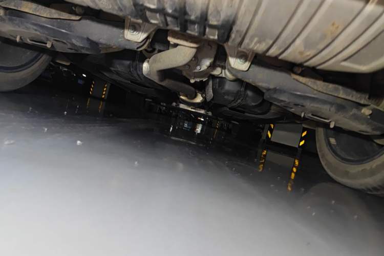 Used Hongqi HS5 2019 2.0T Smart Connect Flagship All-Wheel-Drive Version Chassis Rear