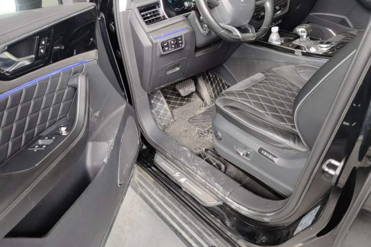 Used Hongqi HS5 2019 2.0T Smart Connect Flagship All-Wheel-Drive Version Driver Seat