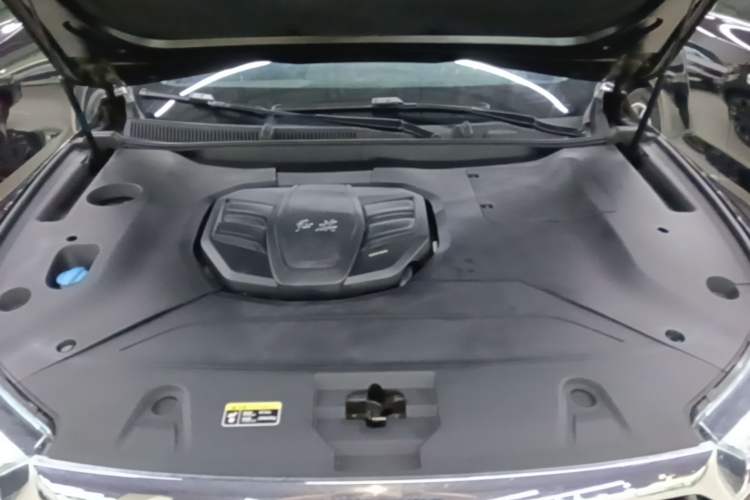 Used Hongqi HS5 2019 2.0T Smart Connect Flagship All-Wheel-Drive Version Engine Bay
