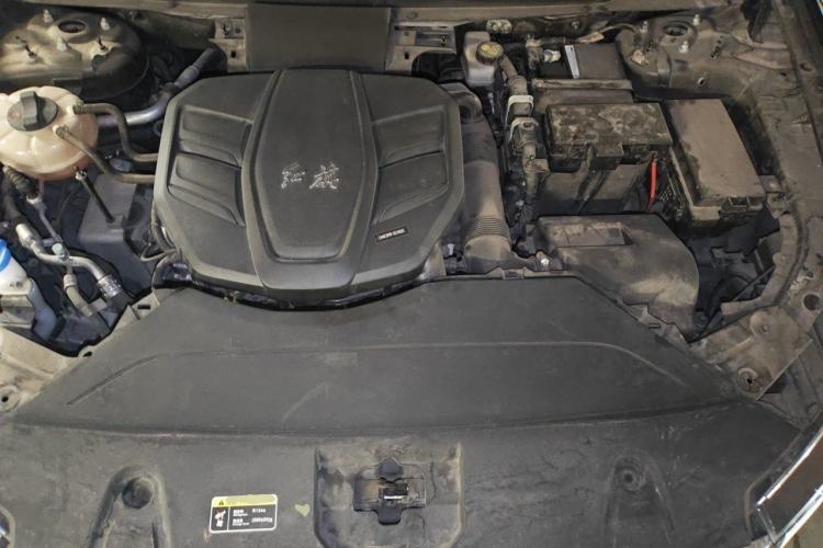 Used Hongqi HS5 2019 2.0T Smart Connect Flagship All-Wheel-Drive Version Engine Bay