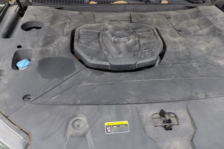 Used Hongqi HS5 2019 2.0T Smart Connect Flagship All-Wheel-Drive Version Engine Bay