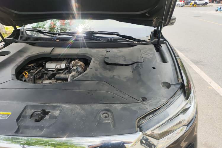 Used Hongqi HS5 2019 2.0T Smart Connect Flagship All-Wheel-Drive Version Engine Bay Left