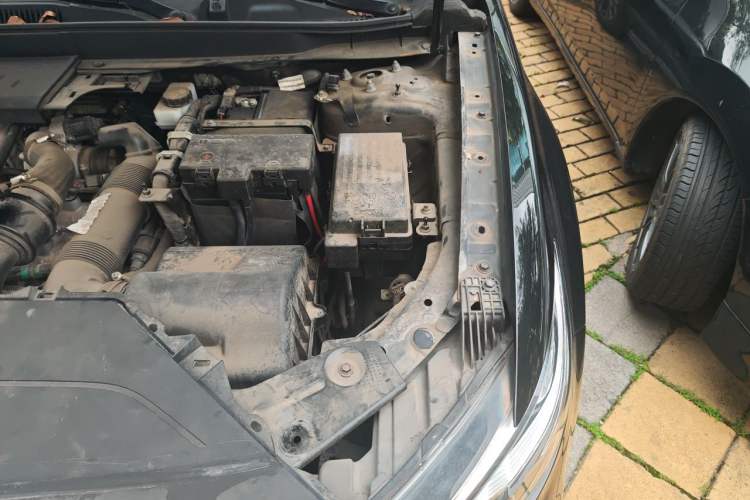 Used Hongqi HS5 2019 2.0T Smart Connect Flagship All-Wheel-Drive Version Engine Bay Left