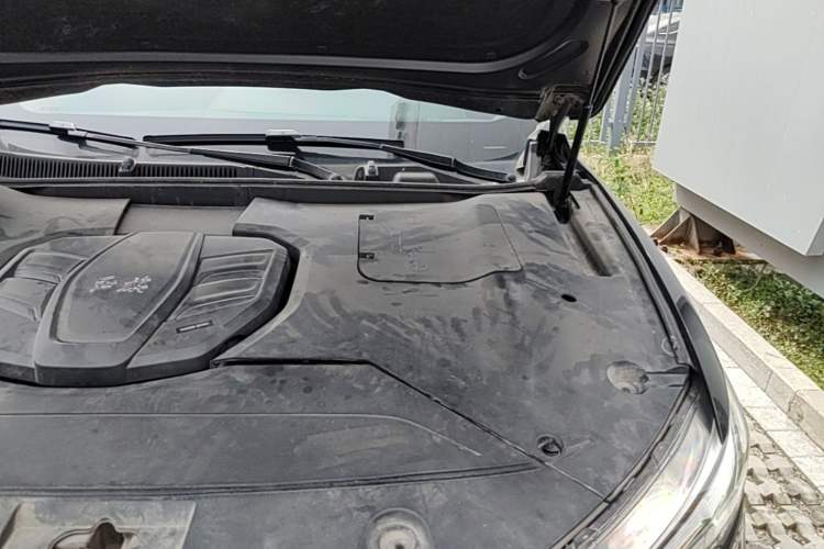 Used Hongqi HS5 2019 2.0T Smart Connect Flagship Edition Engine Bay Left
