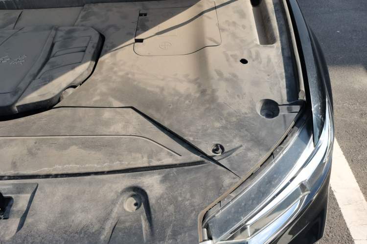 Used Hongqi HS5 2019 2.0T Smart Connect Flagship Edition Engine Bay Left
