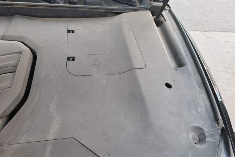 Used Hongqi HS5 2019 2.0T Smart Connect Flagship Edition Engine Bay Left