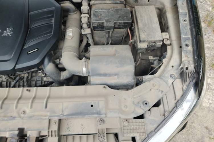Used Hongqi HS5 2019 2.0T Smart Connect Flagship All-Wheel-Drive Version Engine Bay Left