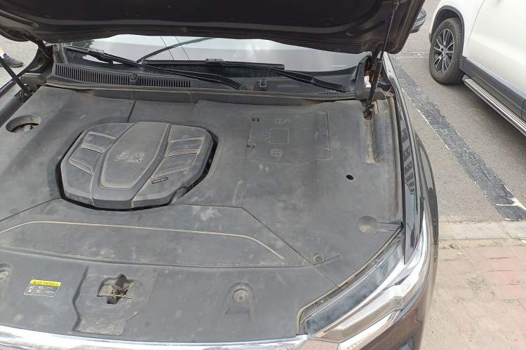 Used Hongqi HS5 2019 2.0T Smart Connect Flagship Edition Engine Bay Left