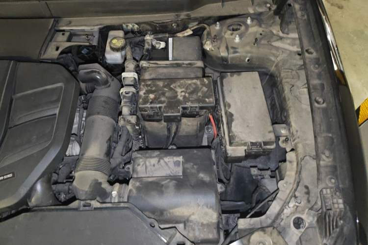 Used Hongqi HS5 2019 2.0T Smart Connect Flagship All-Wheel-Drive Version Engine Bay Left
