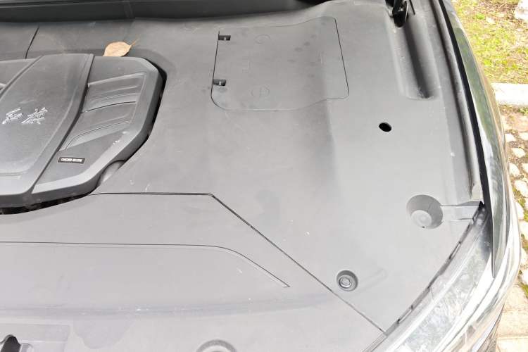 Used Hongqi HS5 2019 2.0T Smart Connect Flagship Edition Engine Bay Left