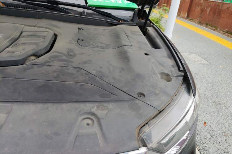 Used Hongqi HS5 2019 2.0T Smart Connect Flagship All-Wheel-Drive Version Engine Bay Left