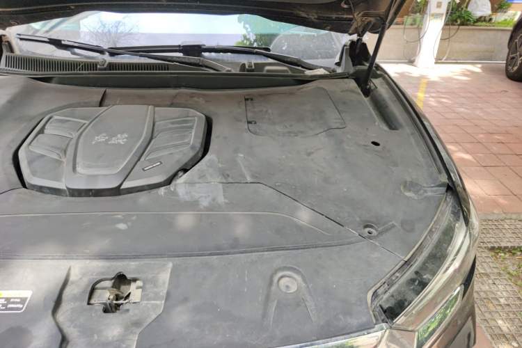 Used Hongqi HS5 2019 2.0T Smart Connect Flagship All-Wheel-Drive Version Engine Bay Left