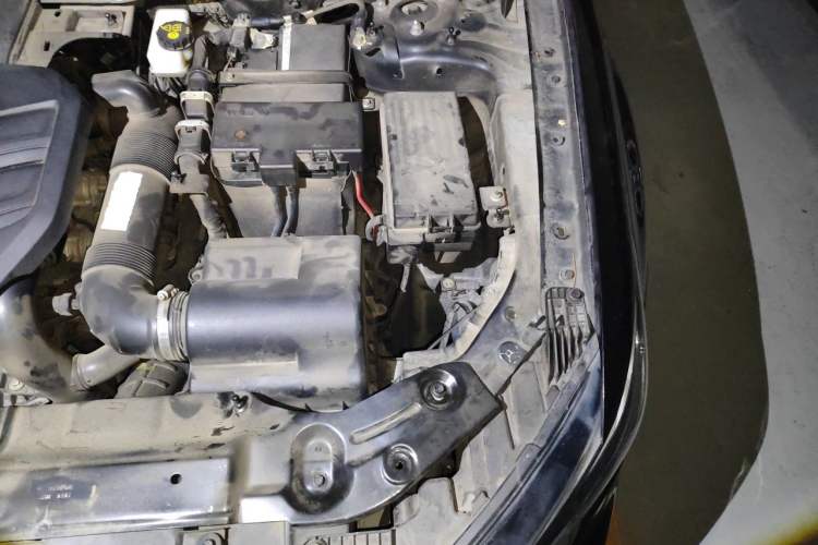 Used Hongqi HS5 2019 2.0T Smart Connect Flagship Edition Engine Bay Left