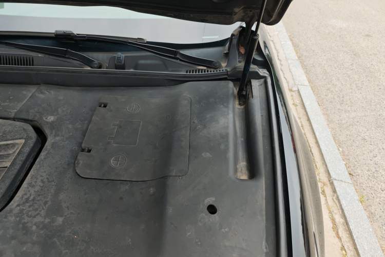 Used Hongqi HS5 2019 2.0T Smart Connect Flagship Edition Engine Bay Left