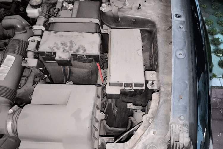Used Hongqi HS5 2019 2.0T Smart Connect Flagship Edition Engine Bay Left