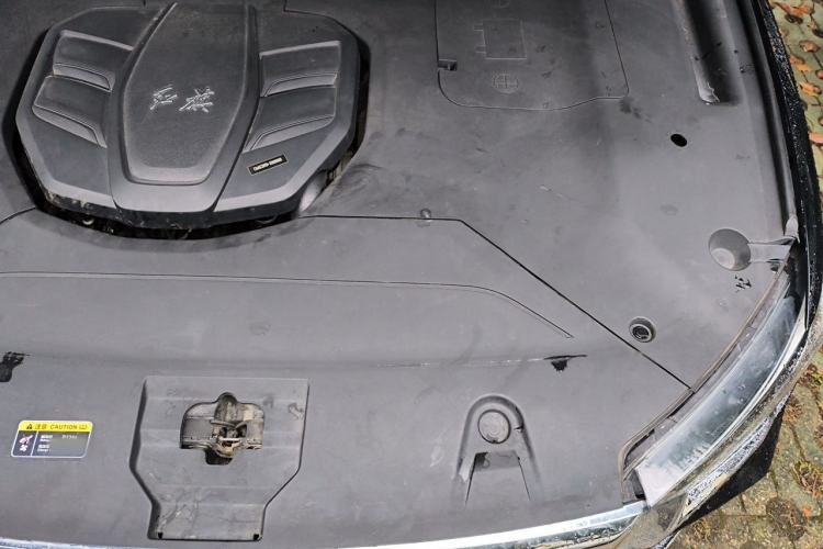 Used Hongqi HS5 2019 2.0T Smart Connect Flagship All-Wheel-Drive Version Engine Bay Left