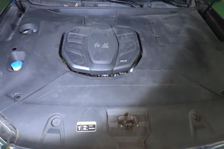 Used Hongqi HS5 2019 2.0T Smart Connect Flagship All-Wheel-Drive Version Engine Bay