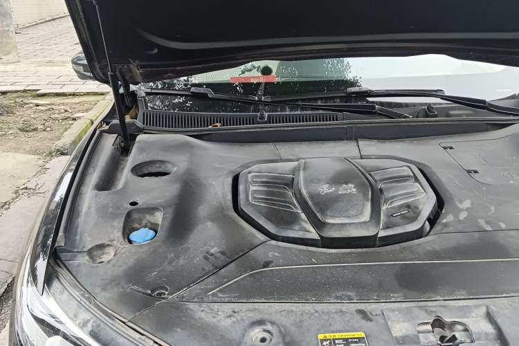 Used Hongqi HS5 2019 2.0T Smart Connect Flagship All-Wheel-Drive Version Engine Bay Right