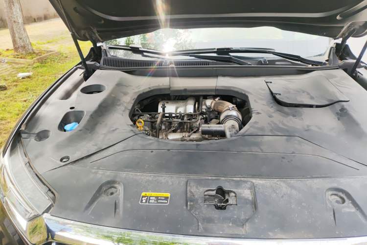 Used Hongqi HS5 2019 2.0T Smart Connect Flagship All-Wheel-Drive Version Engine Bay Right