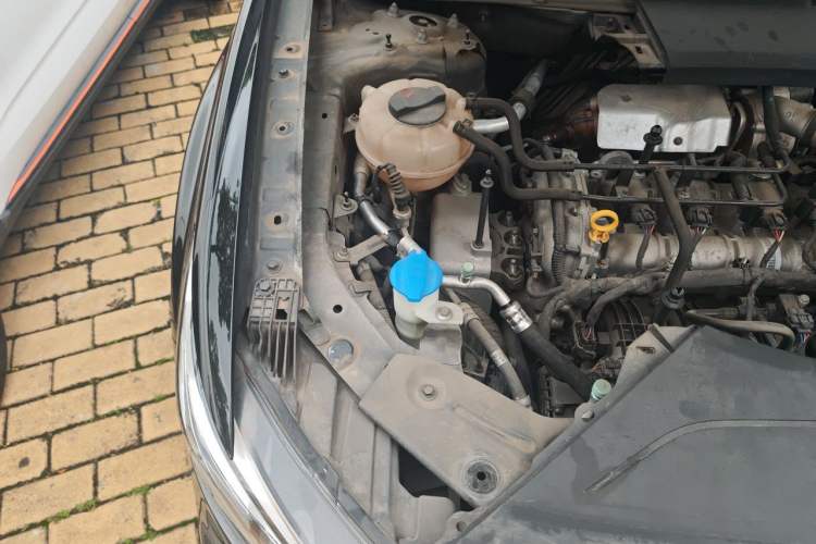 Used Hongqi HS5 2019 2.0T Smart Connect Flagship All-Wheel-Drive Version Engine Bay Right